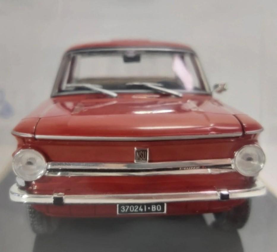 NSU Prinz 4L 1970 rouge 1:24 en blister non ouvert, Hobby & Loisirs créatifs, Enlèvement ou Envoi