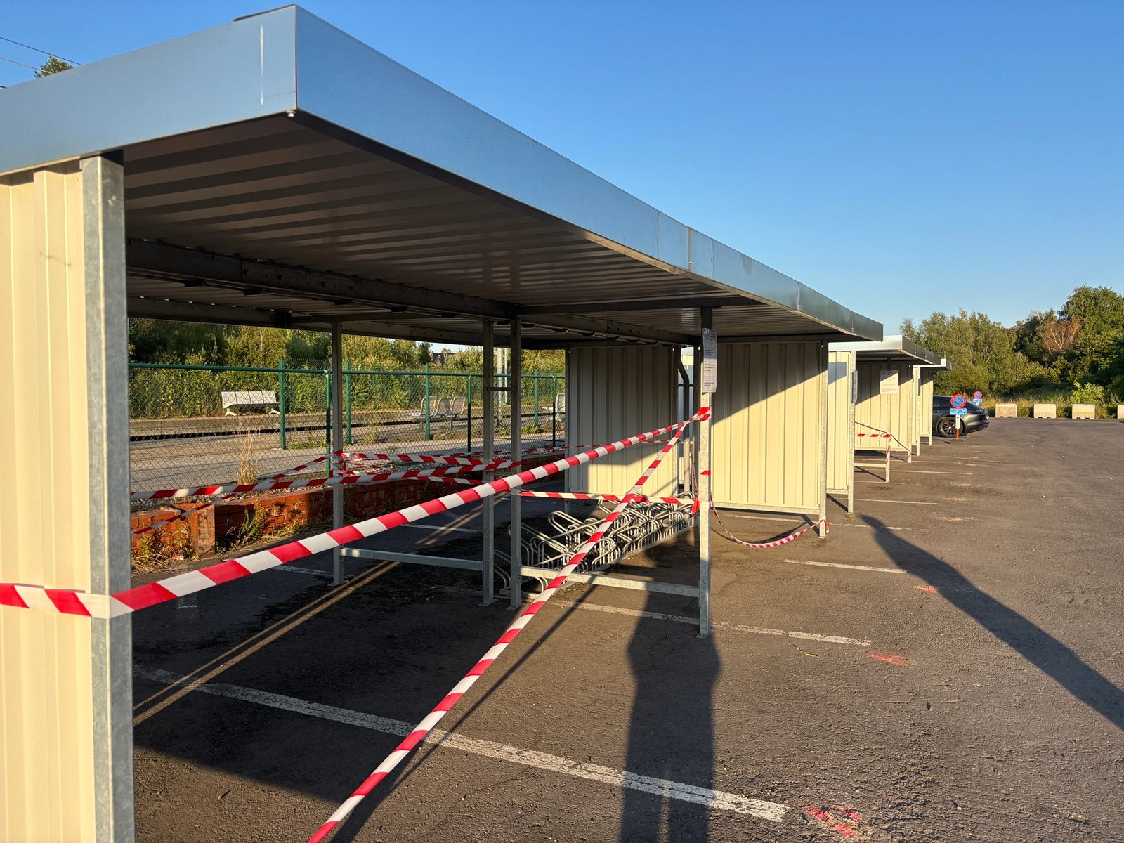 Auvent, local à vélos et abri, Enlèvement
