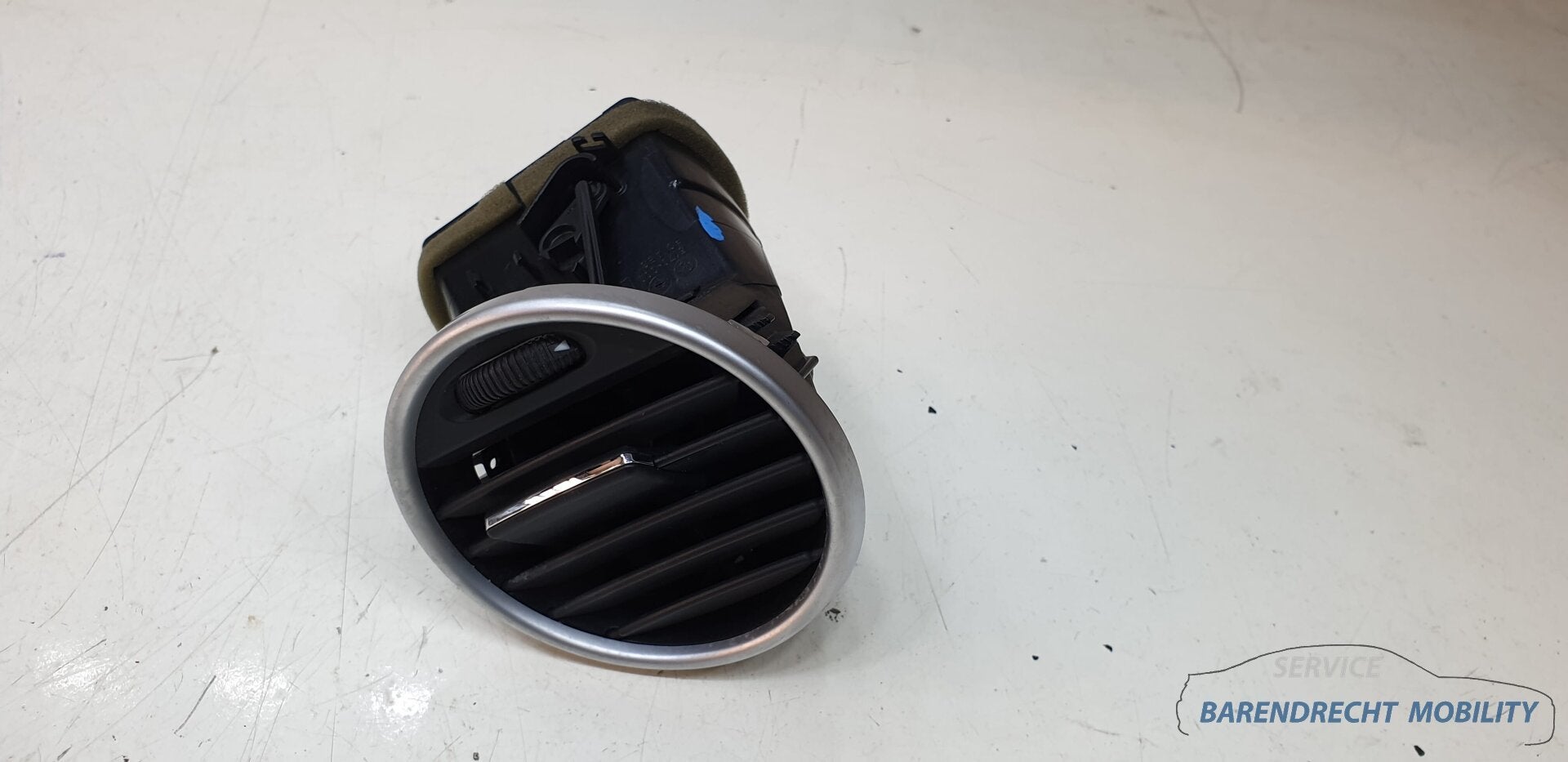 Luchtrooster links Mercedes W164 X164 ML M GL Klasse ventila, Gebruikt, Mercedes-Benz AG, Mercedes-Benz, Mercedesstrasse 120
70372  Stuttgart, DE
