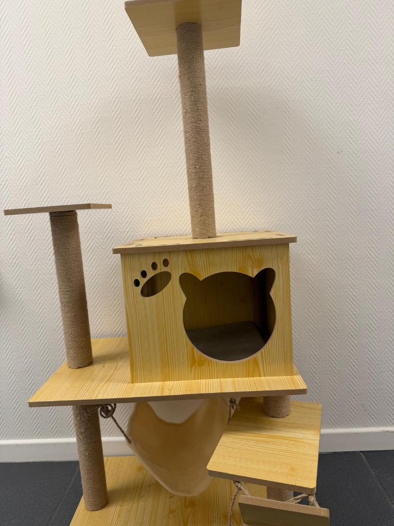 Arbre à chat en bois – très bon état, Animaux & Accessoires, Enlèvement, Comme neuf