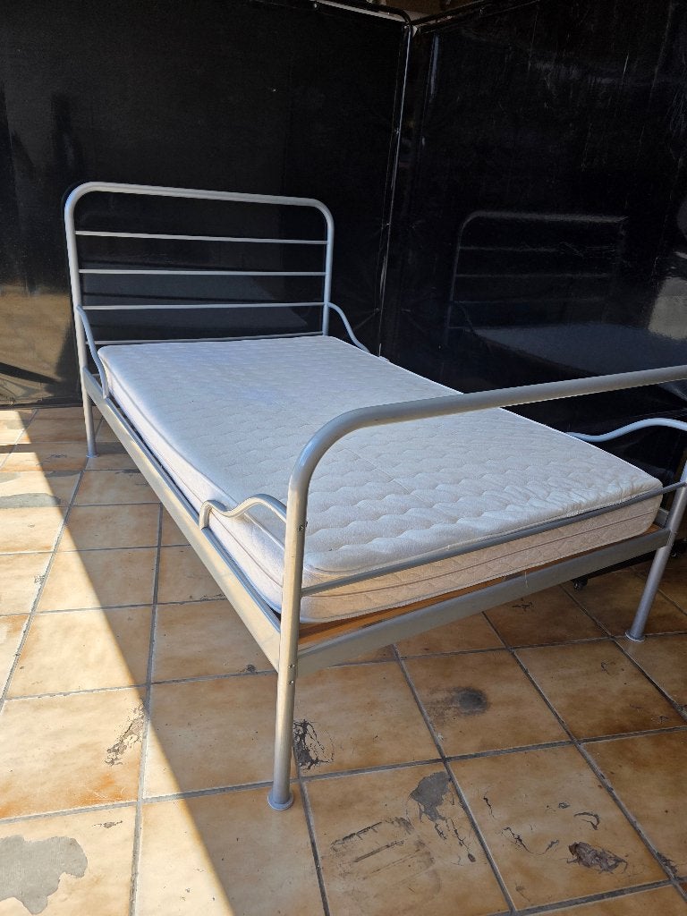 Lit 1m20 sur 200 1 a 2 personnes🛻, 100 cm ou plus, Enlèvement, Matelas, 180 cm ou plus
