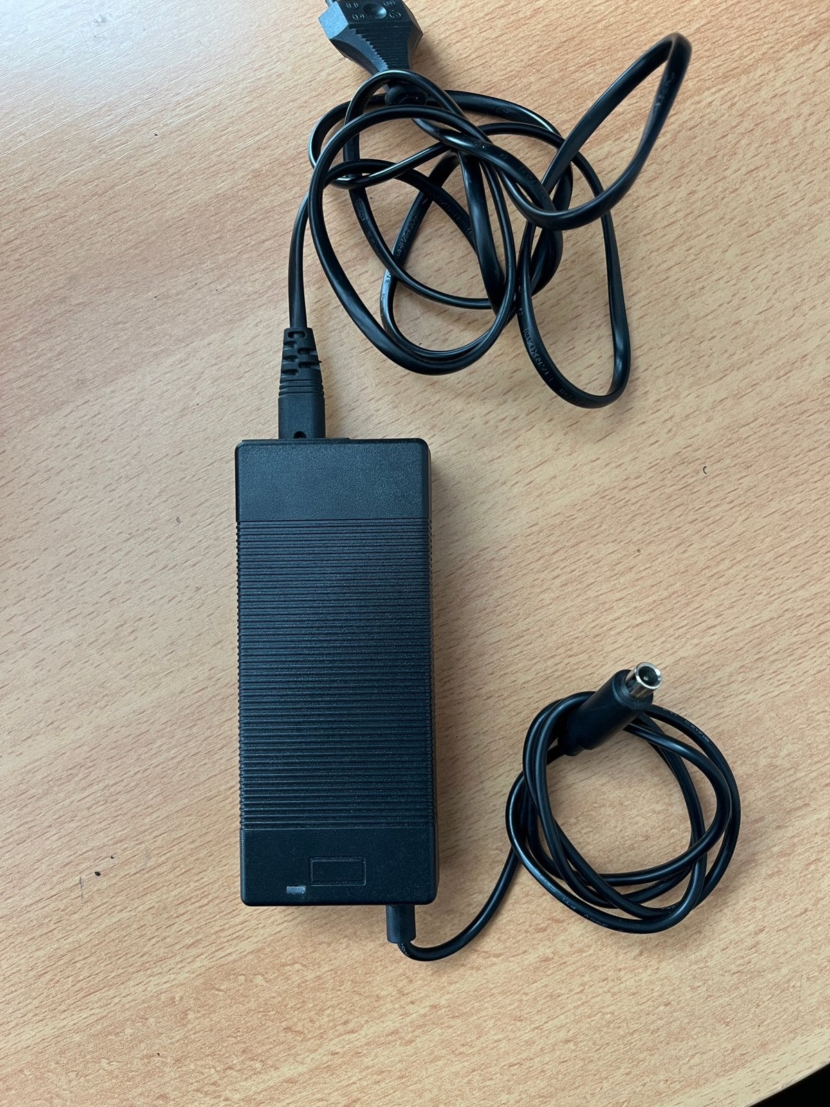 Chargeur trottinette électrique Eisen 42V 2A, Ophalen of Verzenden, Zo goed als nieuw