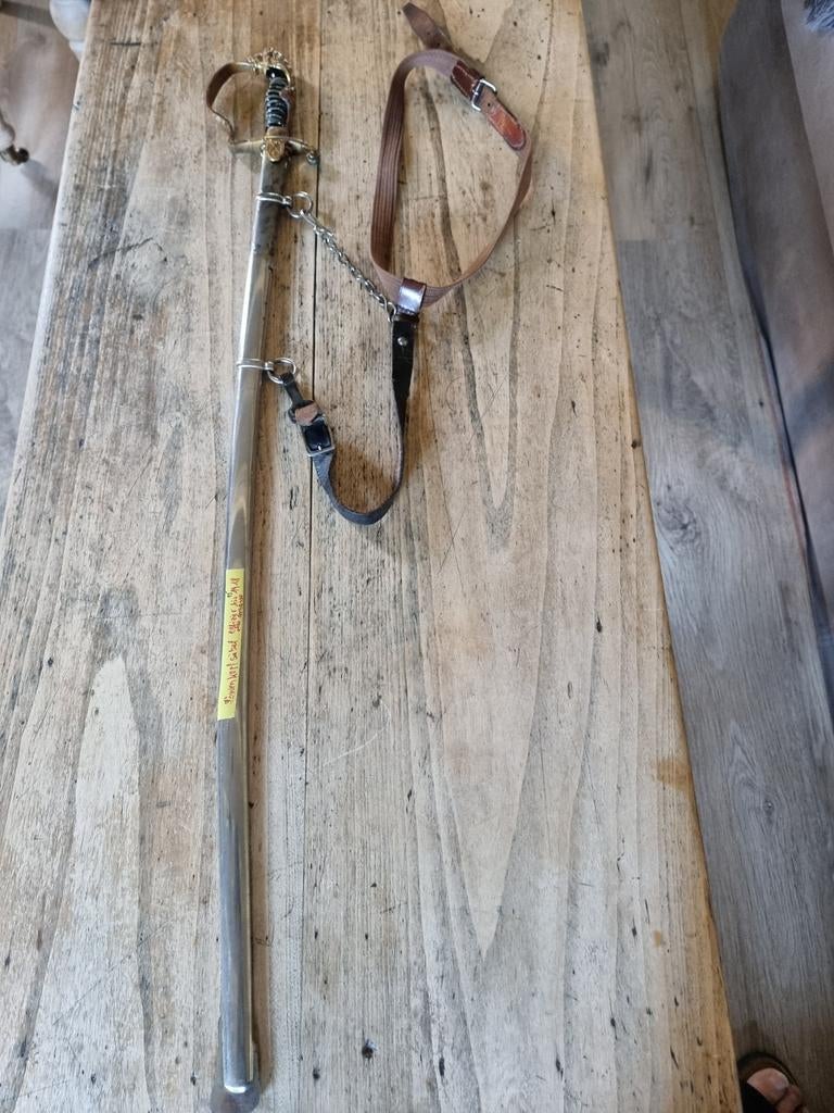 Sabre à tête de lion pour officier, Enlèvement