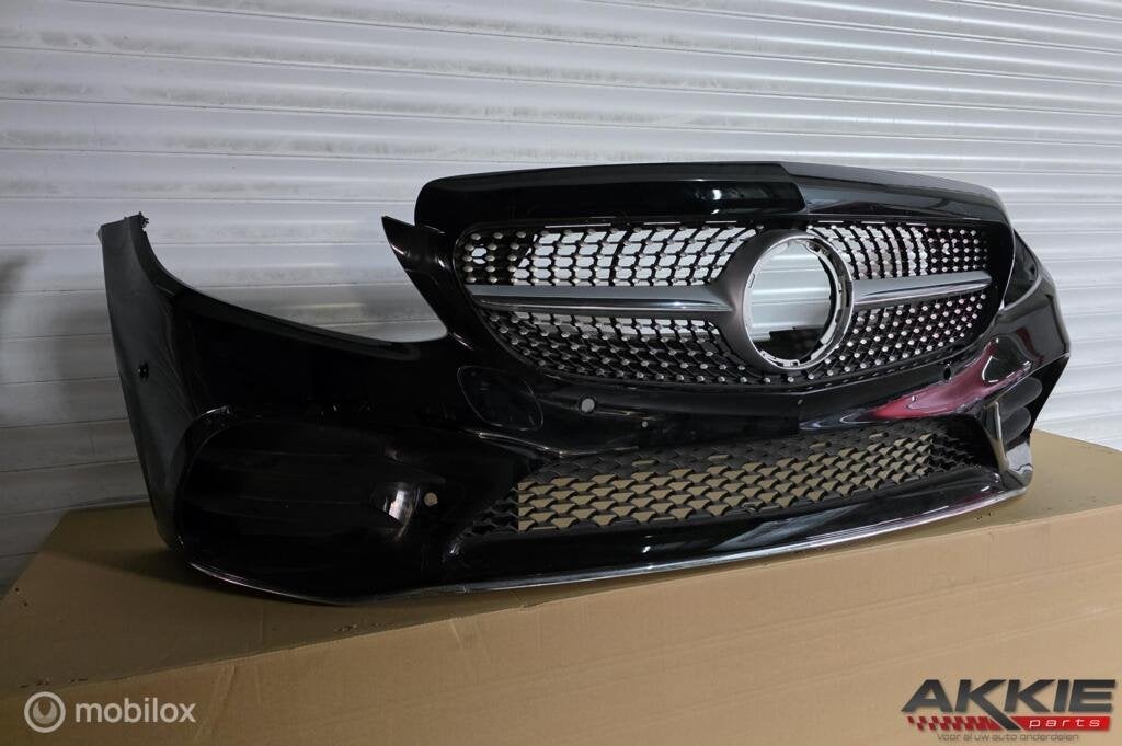 Mercedes c klasse Bumper voor W205 AMG facelift A2058802305, Gebruikt, Voor, Ophalen of Verzenden, Bumper