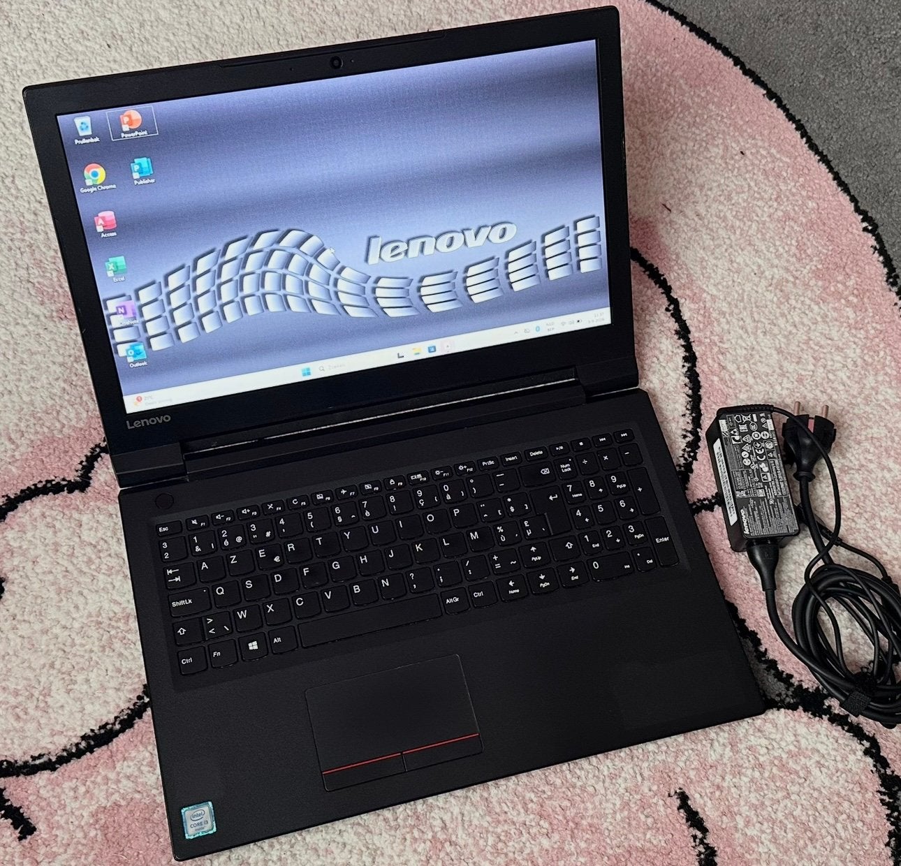 15.6”Lenovo/ i3-6006U/8gb ddr4 ram/128gb ssd/Win 11/Office/, Computers en Software, Ophalen, Zo goed als nieuw