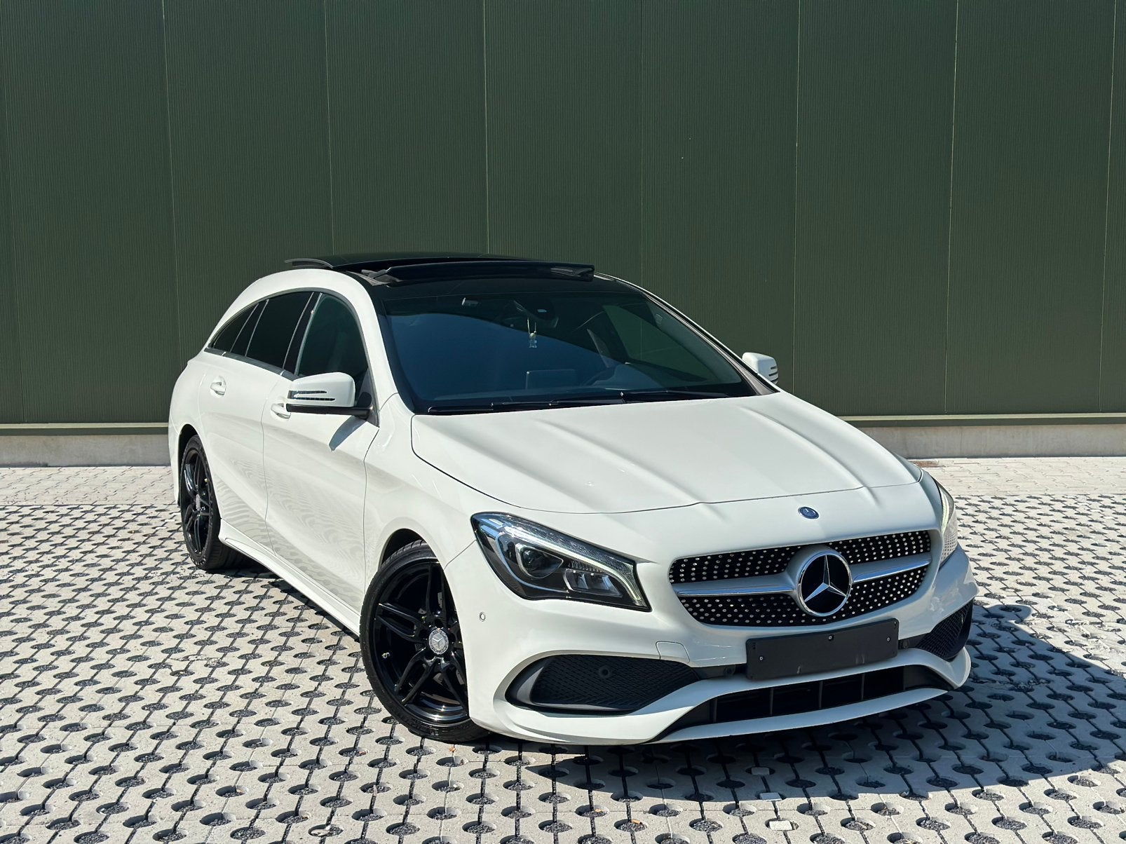 Mercedes CLA 180 AMG Pack Automaat|Panodak|LED|Trekhaak|2016, Auto's, 4 cilinders, Leder en Stof, Wit, 1595 cc