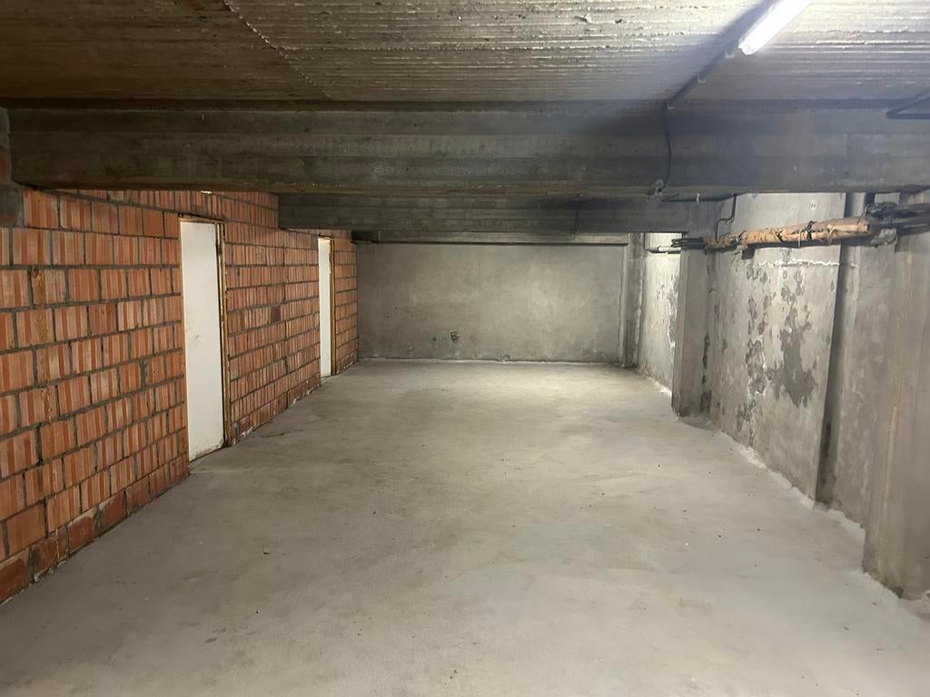 122m2 magazijn te huur met inrij poort, Immo