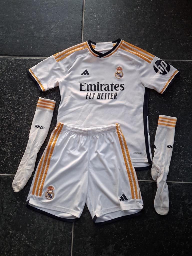 Volledige tenue Real Madrid 13-14 jaar, maat 158 - 164, Ophalen of Verzenden, Gebruikt