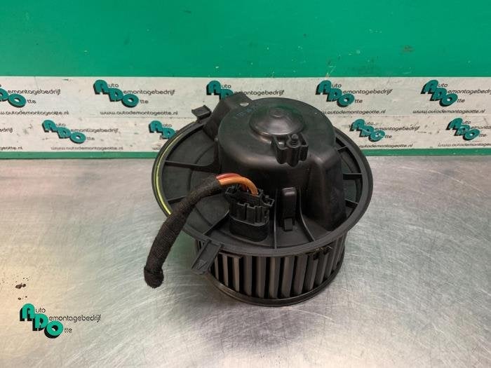 Moteur de ventilation chauffage d'un Volkswagen Jetta (Jetta, Volkswagen, -, 3 mois de garantie, Utilisé