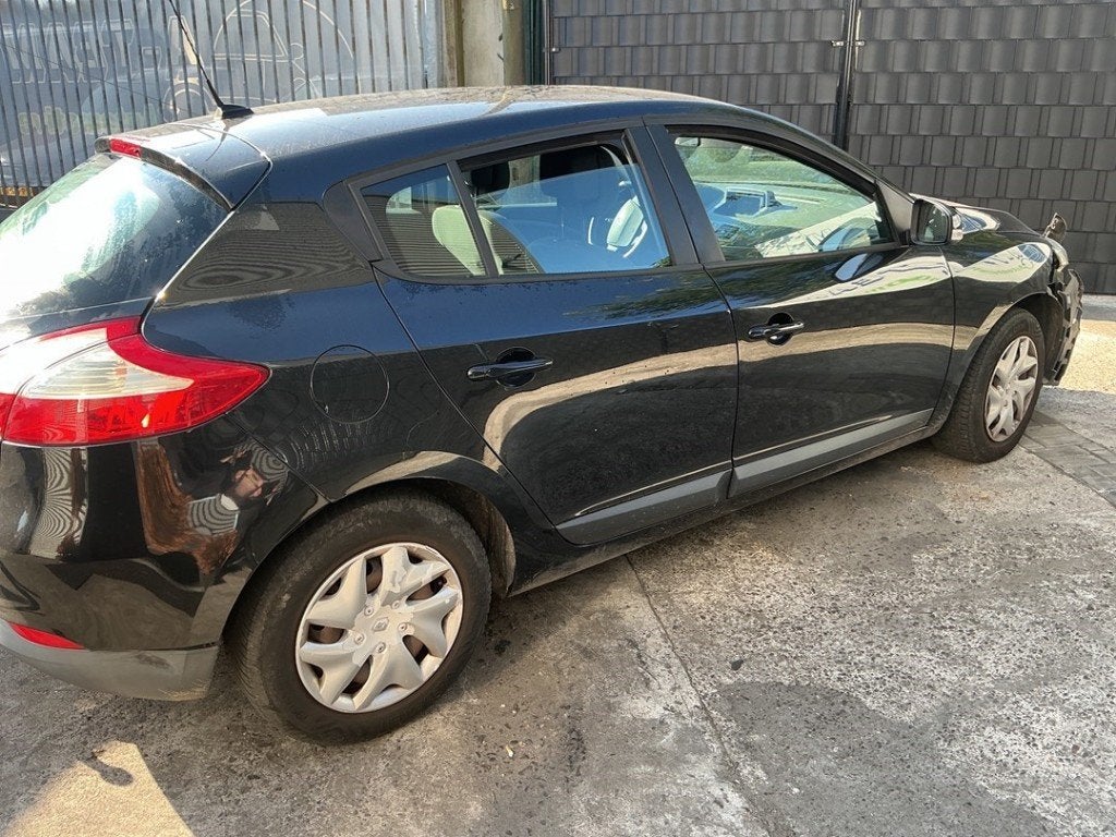 SCHOKBREKER RECHTS ACHTER Renault Megane III Berline (BZ), Gebruikt, Renault, Peter-Huppertz-Straße 5
51063  Köln, DE, Dialog.deutschland@renault.de
