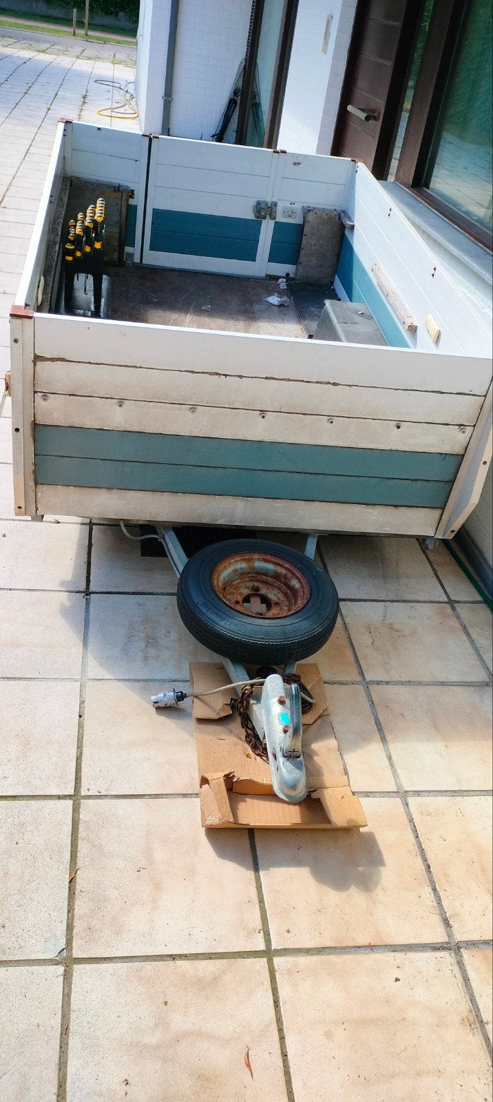 Remorque avec porte arrière, Enlèvement