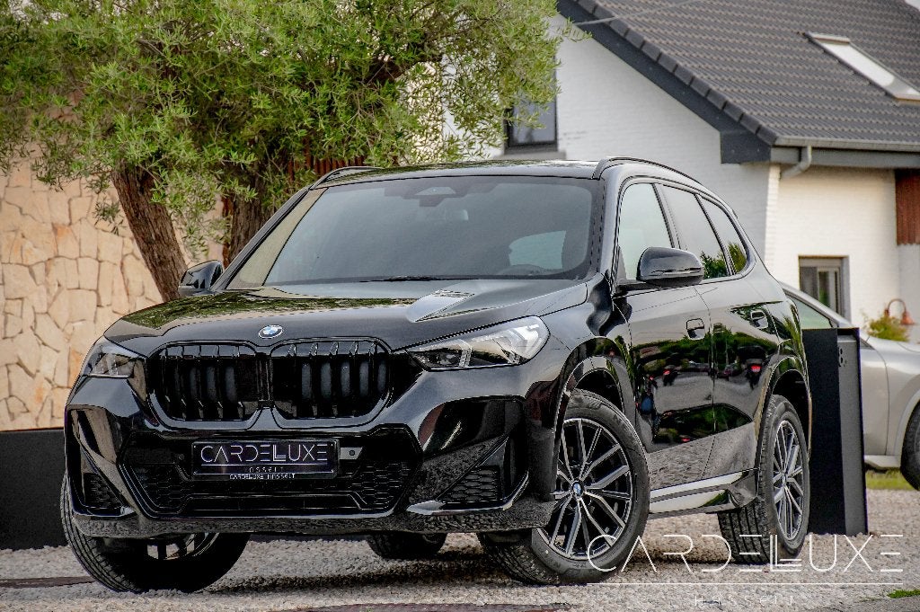 BMW X1 1.5iA SAPHIRE / BLACK GRILL  M PACK !!!! CAMERA, Autos, BMW, Cuir et Alcantara, Achat, Euro 6, Entreprise