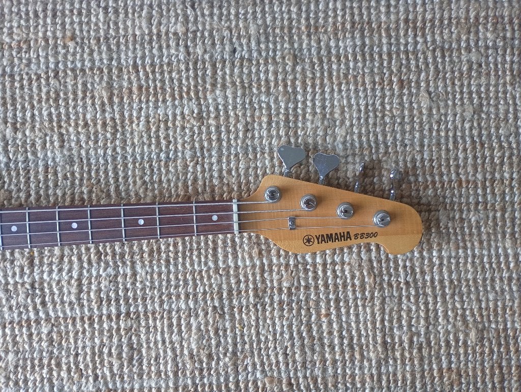 Vintage Yamaha BB300, Muziek en Instrumenten, Snaarinstrumenten | Gitaren | Bas, Ophalen, Gebruikt, Elektrisch