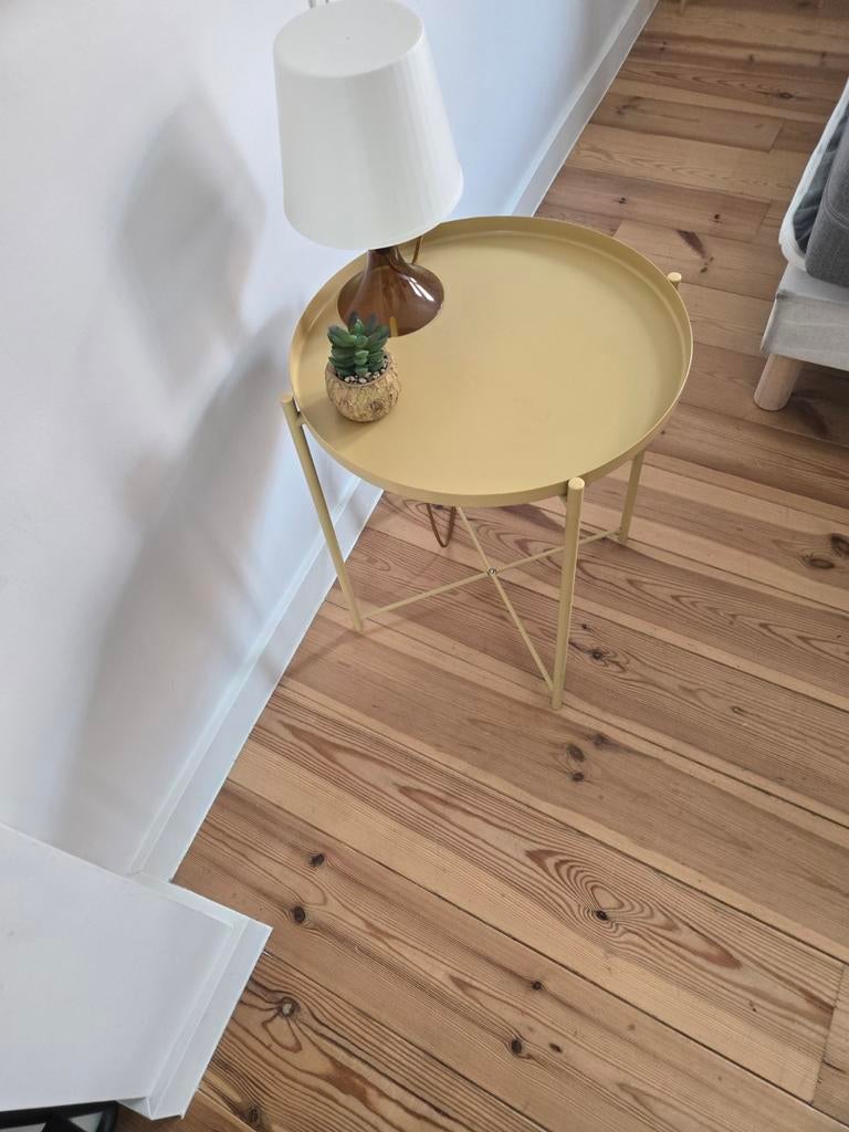 2 tafeltjes voor naast bed, Ophalen