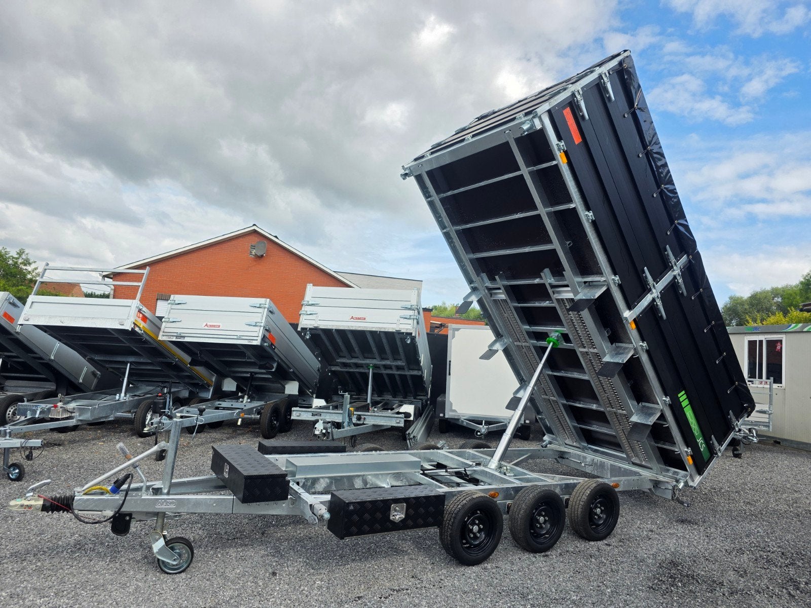 Speciaal transport met aanhanger en bestelwagen, Ophalen