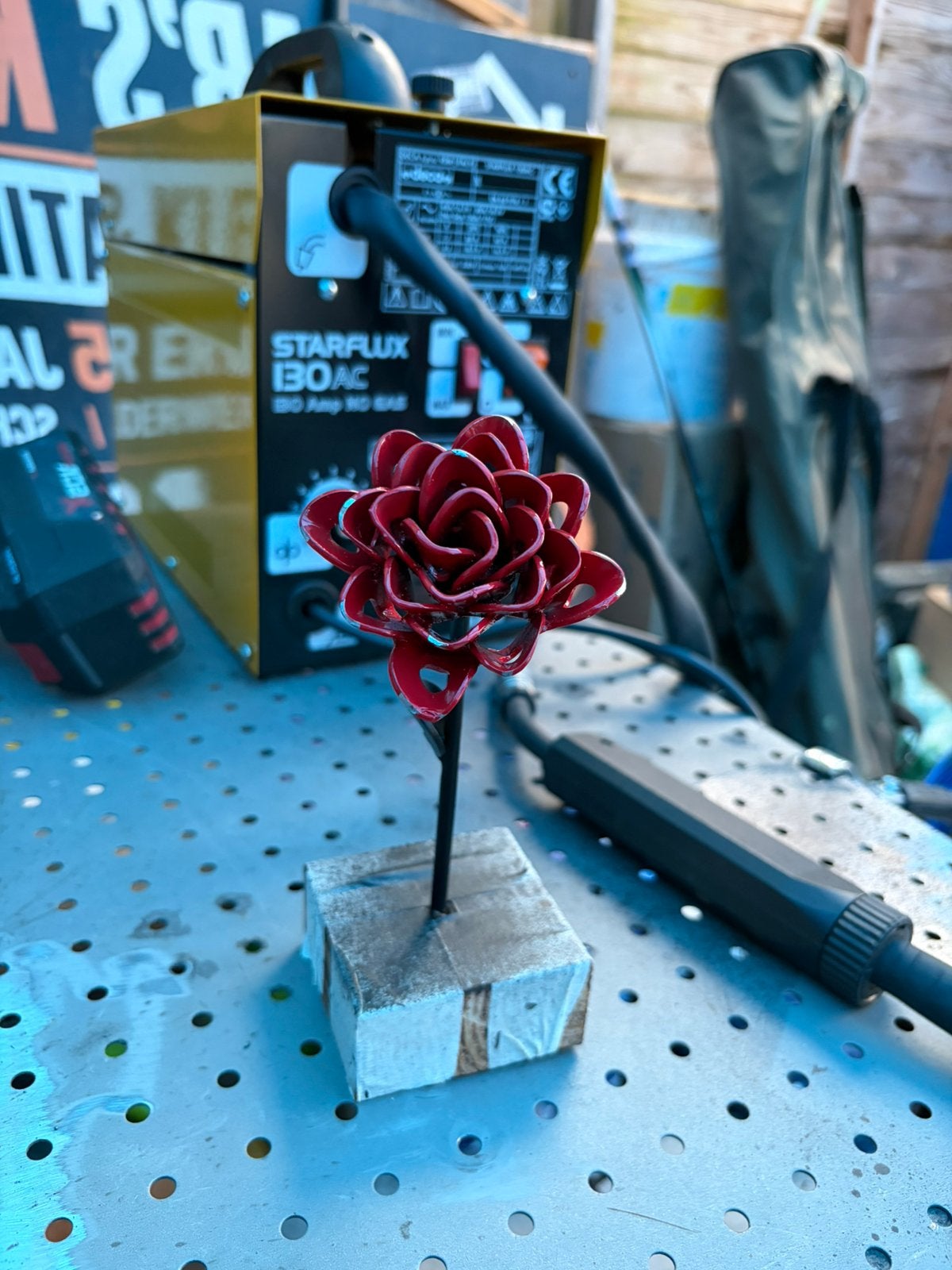 Fleur en acier, Maison & Meubles, Enlèvement, Comme neuf, Rose