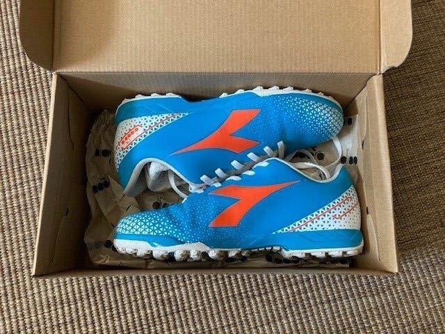 Lichtblauwe sport/voetbalschoenen Diadora maat 37, Diadora, Sportschoenen, Ophalen of Verzenden, Zo goed als nieuw