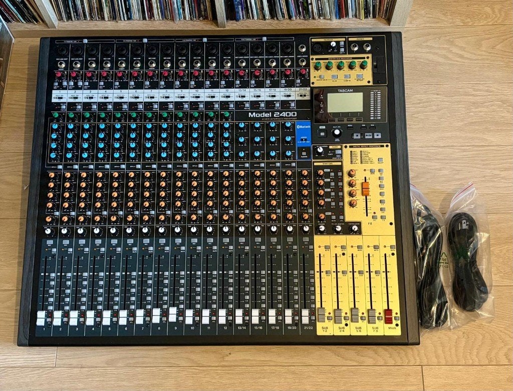 Tascam model 2400, Envoi, Comme neuf, 20 canaux ou plus