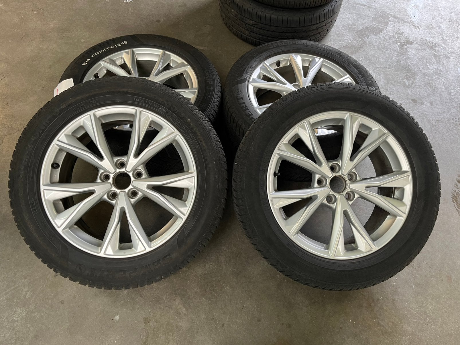 KIT HIVER AUDI Q3 ORIGINAL 235/55R18, Autos : Pièces & Accessoires, Pneus & Jantes, Pneus et Jantes, 4 Saisons, Véhicule de tourisme
