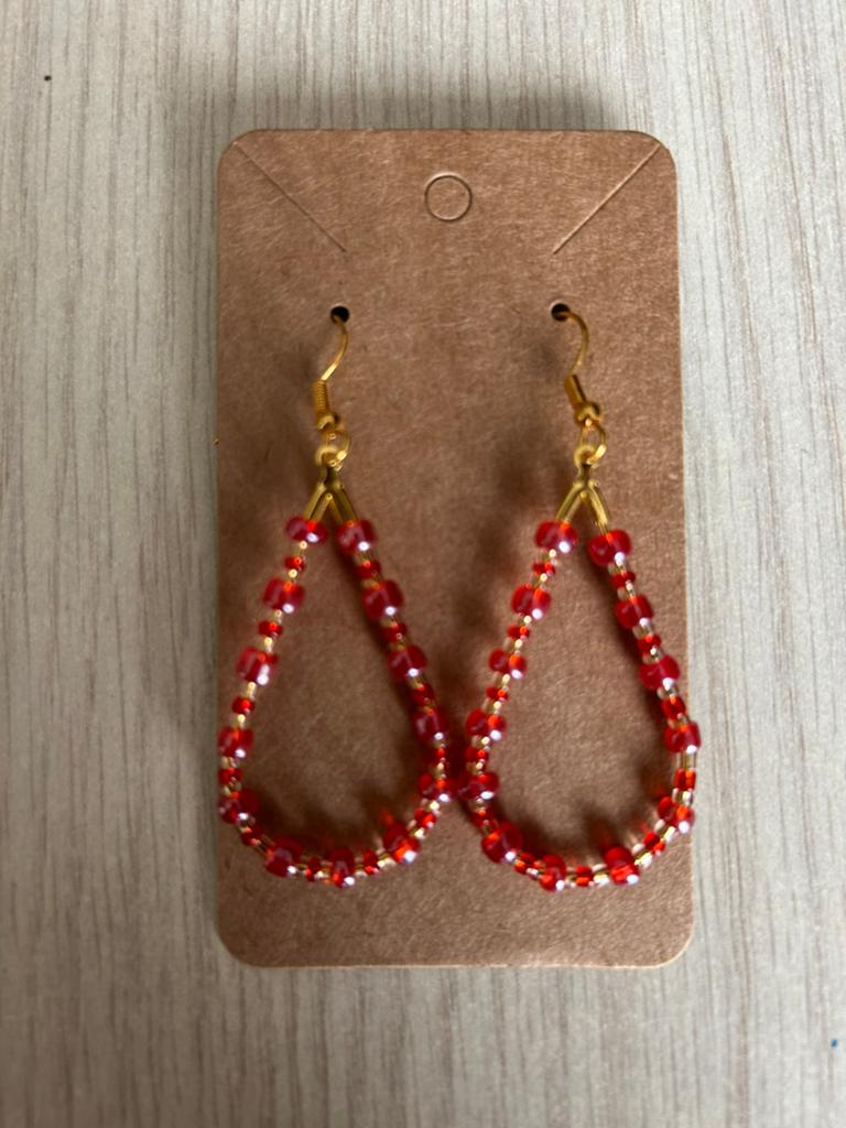 Mooie druppelvormige oorbellen rood-goud, Handtassen en Accessoires, Oorbellen, Ophalen of Verzenden, Zo goed als nieuw, Rood
