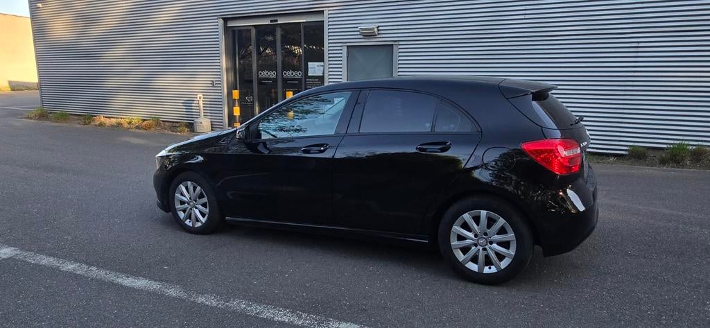 2015 Mercedes a180 automaat benzine 1.6 km156.000, Auto's, Automaat, Euro 6, 4 cilinders, Zwart