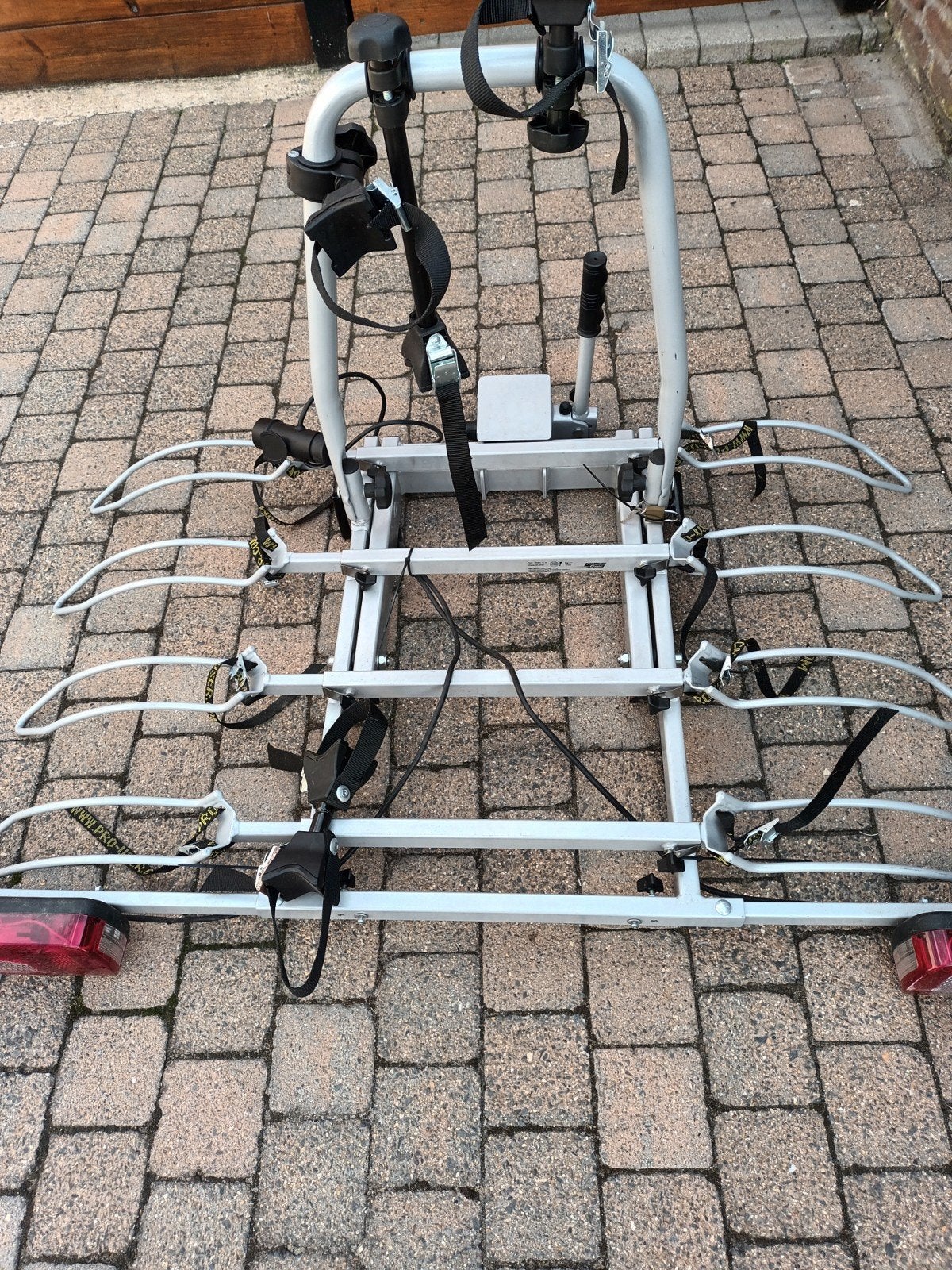 Fietsendrager voor 4 fietsen, Ophalen