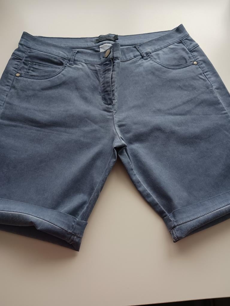 Blauwe short merk E5 mode net als nieuw te koop.M 44-46, Kleding | Dames, Broeken en Pantalons, Ophalen, Kort, Blauw, Maat 42/44 (L)
