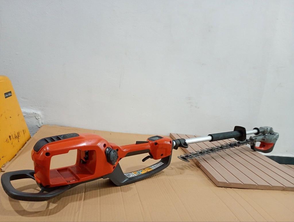 Husqvarna 520iHE3 TELESCOOP heggenschaar, Ophalen