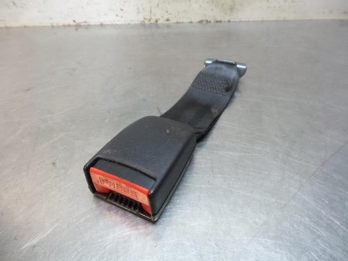 Insertion ceinture de sécurité arrière gauche d'un Peugeo, -, Utilisé, -, Peugeot