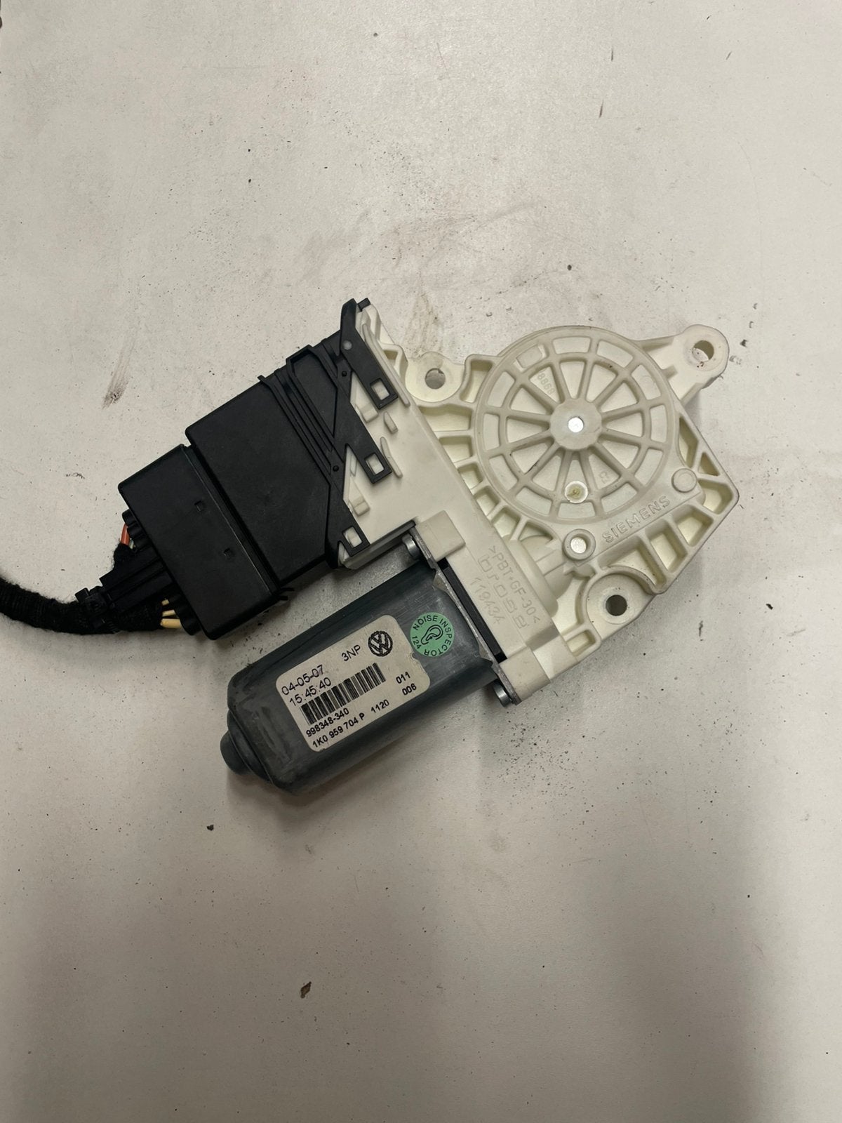 Moteur de vitre arrière Volkswagen Golf V (1K1) 1K0959704P, Enlèvement ou Envoi, Utilisé, Volkswagen