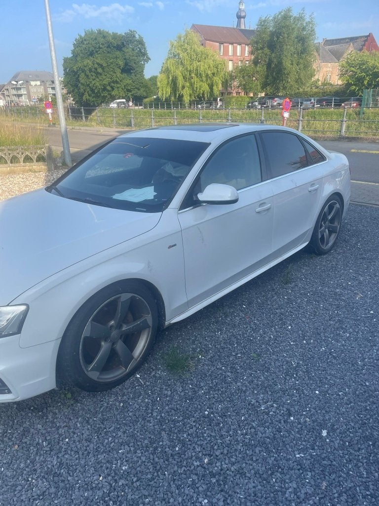 Audi A4 2015 Quattro 125.000km - GCC ( Dubai) - Export, Auto's, Audi, Automaat, Euro 5, A4, Wit