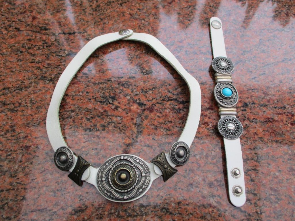 wit lederen halsketting + armband, Handtassen en Accessoires, Kettingen, Ophalen of Verzenden, Gebruikt, Wit, Overige materialen