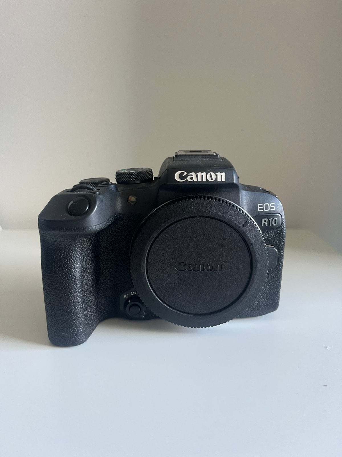 Canon R10 in nieuwstaat, TV, Hi-fi & Vidéo, Appareils photo numériques, Enlèvement ou Envoi, Canon, Comme neuf, Appareil photo hybride