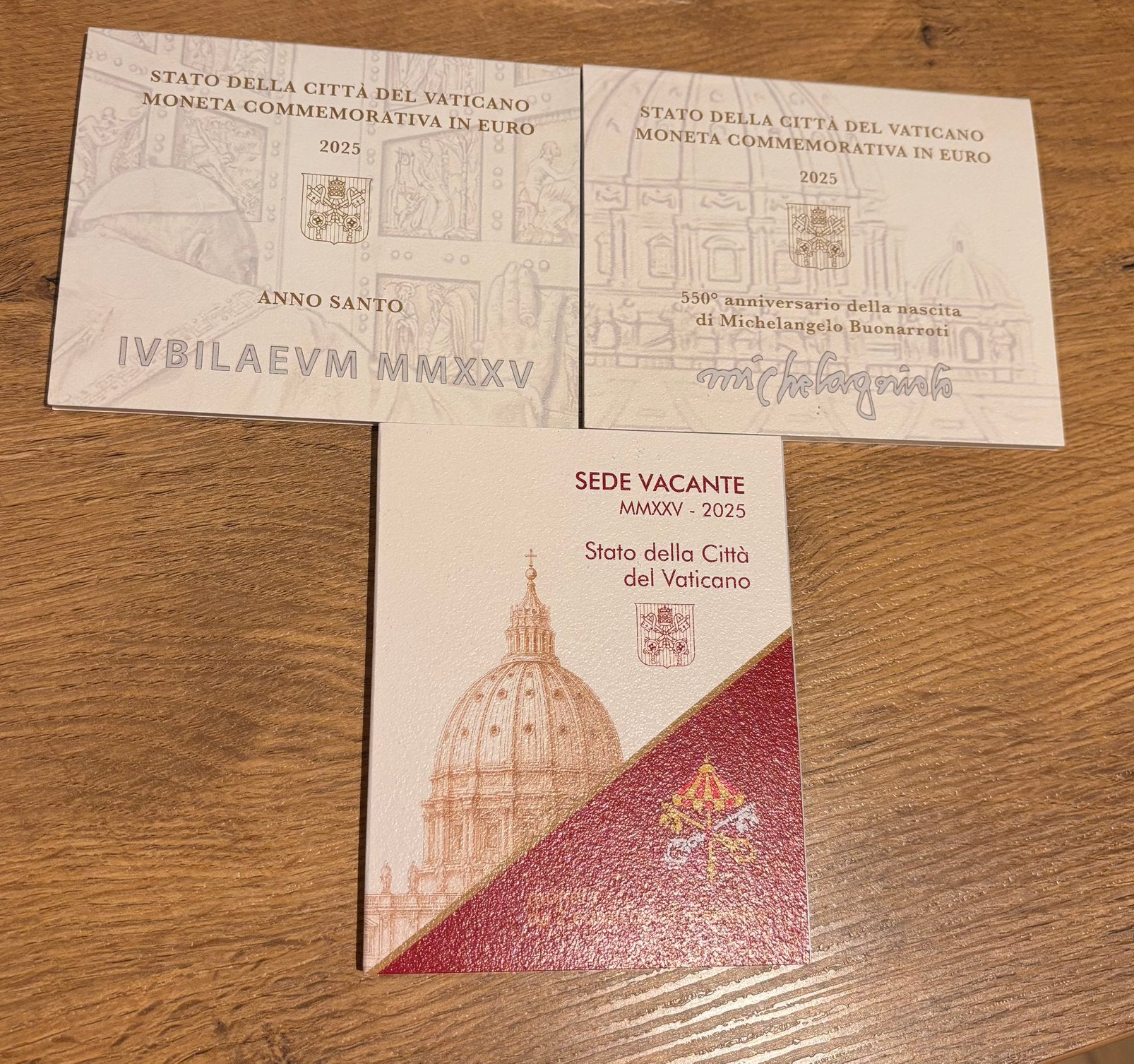 Herdenkingsmonument Vaticaan 2025, serie €2, Postzegels en Munten, Ophalen of Verzenden, Vaticaanstad