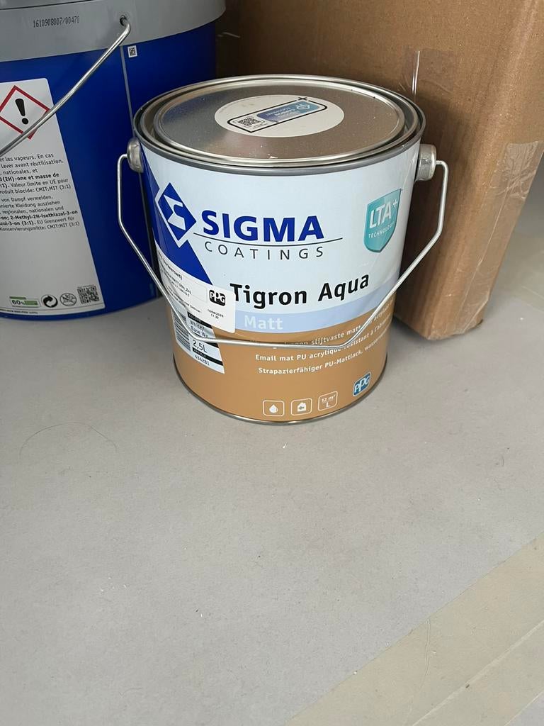 Sigma watergedragen lak 2,5 liter kleur 9016, Doe-het-zelf en Bouw, Ophalen, Zo goed als nieuw, Lak