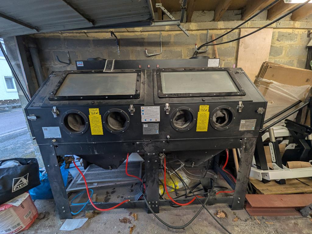 Cabine de sablage double HBM SBC-880 - 2 extracteurs, Bricolage & Construction, Outillage | Autres Machines, Enlèvement, Utilisé