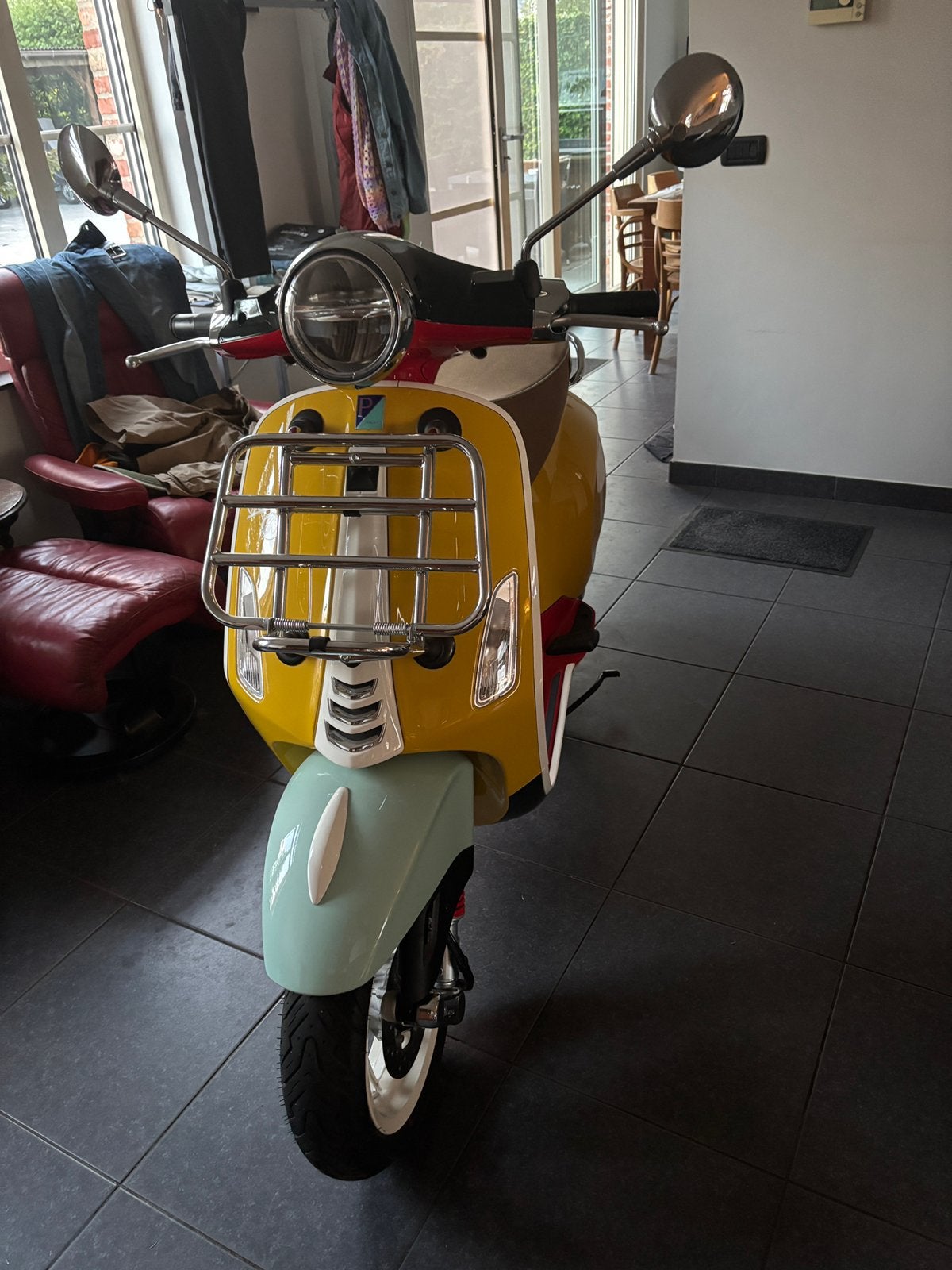 Collectorsitem Vespa Sean Wotherspoon 50cc, Enlèvement, Comme neuf, Classe B (45 km/h)