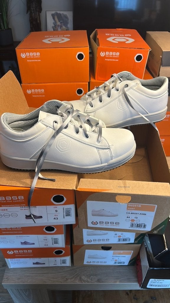 Witte schoenen met ijzeren tip maat 41, Enlèvement