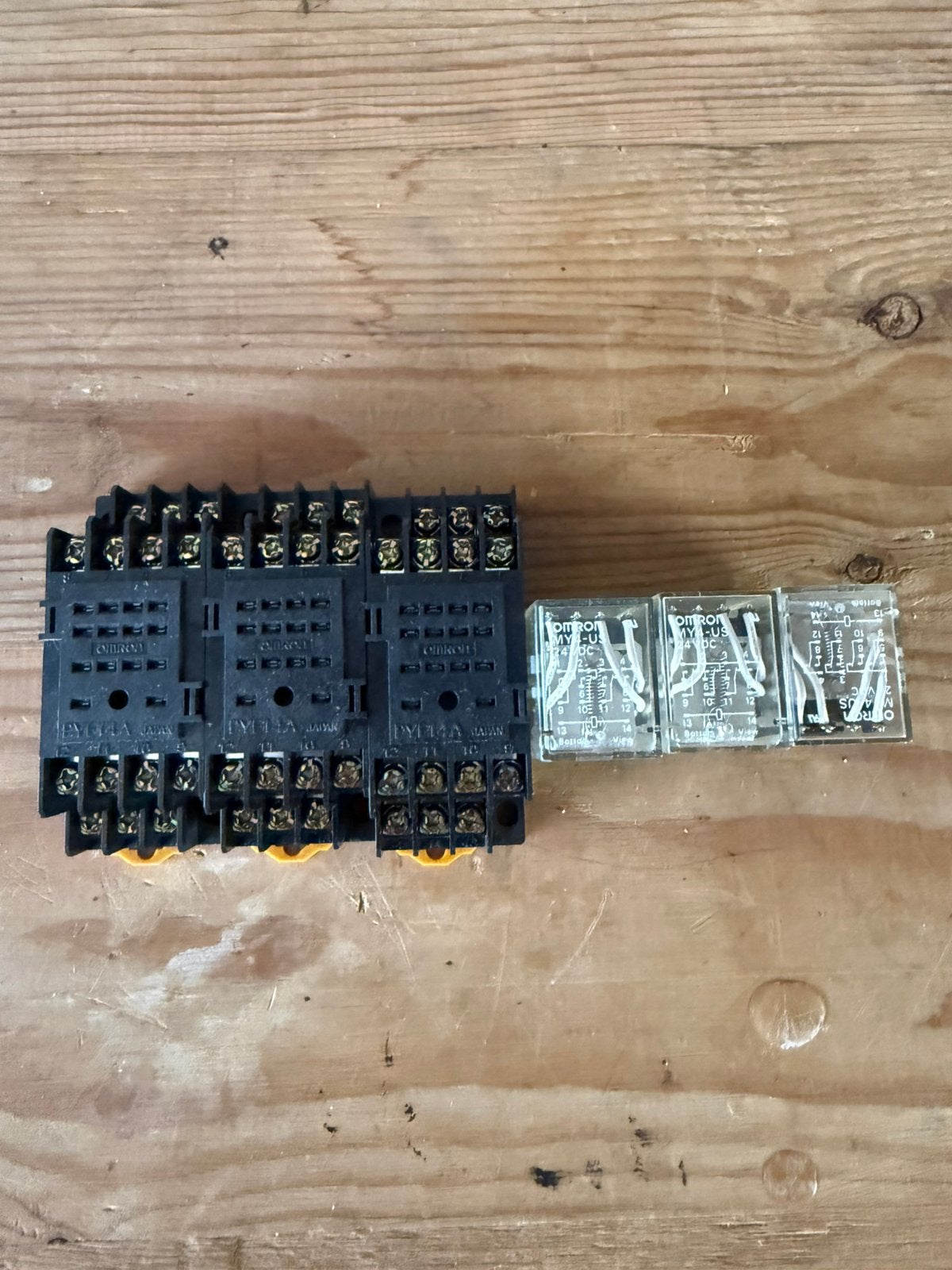 Omron MY4-US 24VDC Relais + PYF14A Relaisvoeten (3 stuks), Ophalen, Nieuw