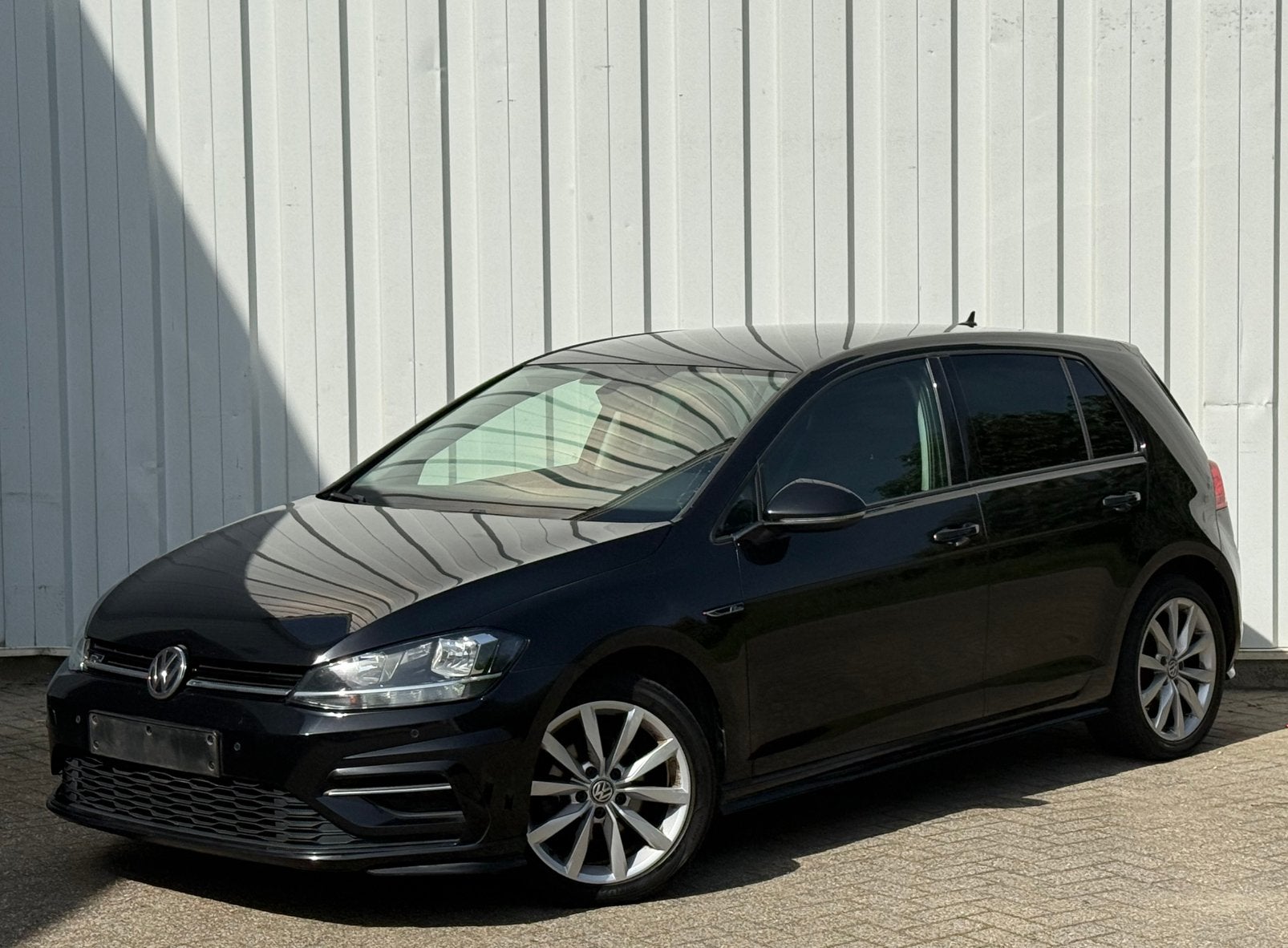 - Volkswagen Golf 7 - 1.0TFSI - BJ 2020 - 155.000KM - R Line, Auto's, Voorwielaandrijving, Stof, Zwart, Bedrijf