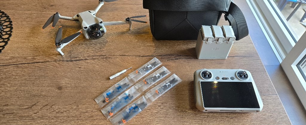 Drone dji mini 3, Comme neuf, Enlèvement, Quadricoptère ou Multicoptère, Avec caméra