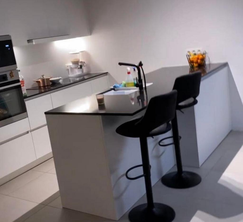 2 Barstoelen, Ophalen, Zo goed als nieuw