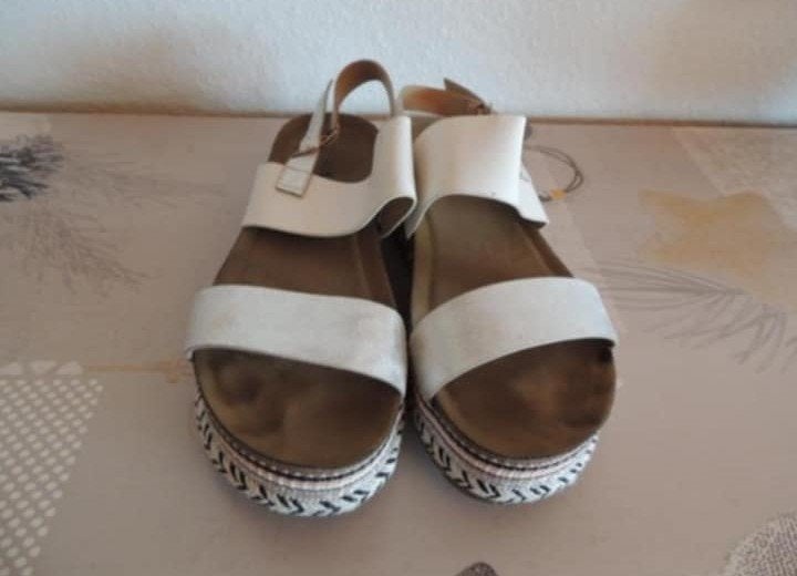 Chaussures - Pointure 39 - Sandales plates, Vêtements | Femmes, Enlèvement, Gris