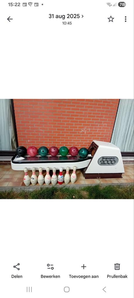 Bowling ballen, pins en baan om alles proper in te leggen., Ophalen