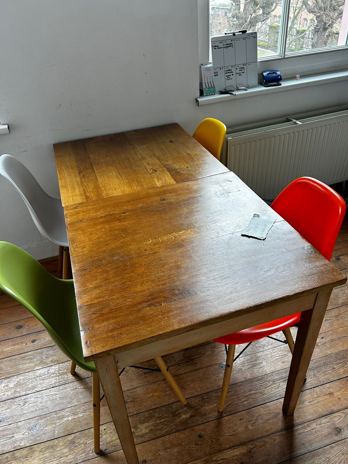 2 houten bistro-/dinertafels - 60 x 60 cm, Ophalen, Zo goed als nieuw
