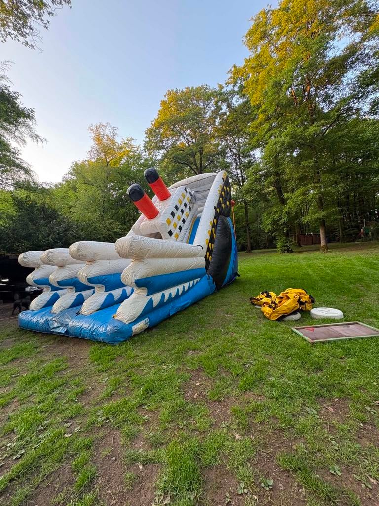 Château gonflable toboggan