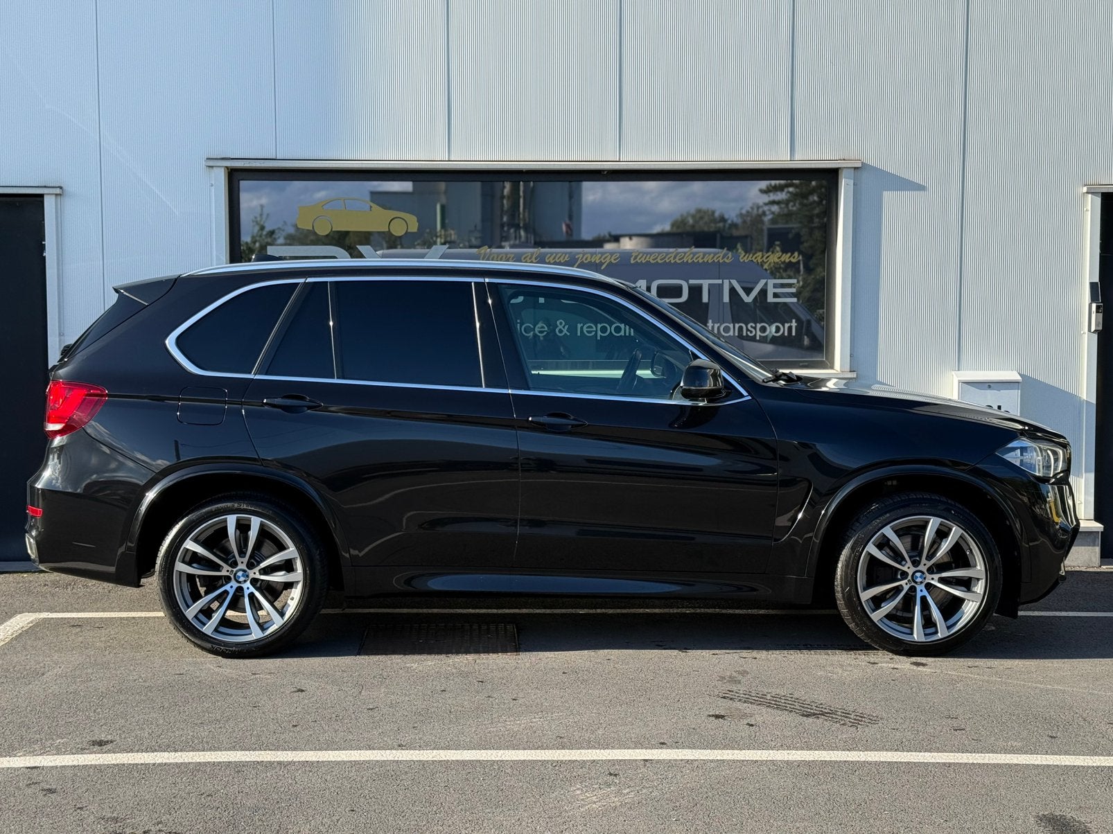 BMW X5 F15 xDrive 40D PANO - HUD - H/K - TREKHAAK, Auto's, Automaat, Dealer onderhouden, 230 kW, 2993 cc