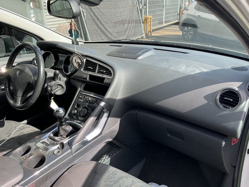 TABLEAU DE BORD Peugeot 3008 I (0U / HU) (|824707|), Kontakt-peugeot@peugeot.com, Utilisé, Peugeot Deutschland GmbH, Bahnhofsplatz
65423  Rüsselsheim, DE