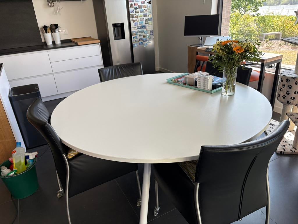 Ronde tafel, Enlèvement, Comme neuf