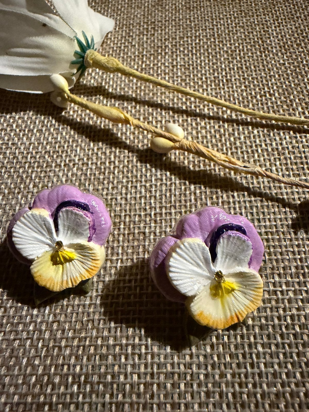 Prachtige oorbellen in viooltjes (zelfgemaakt!), Handtassen en Accessoires, Oorbellen, Overige materialen, Overige kleuren, Verzenden